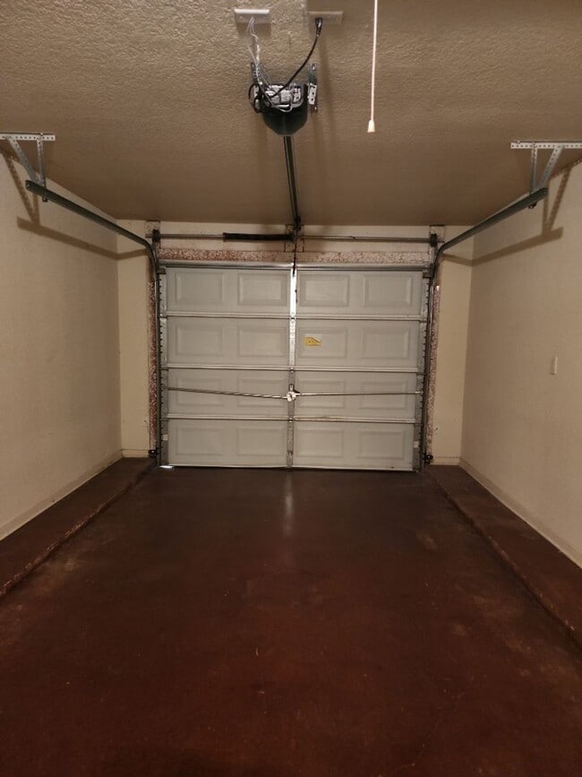 Building Photo - 1606 Libby Ln