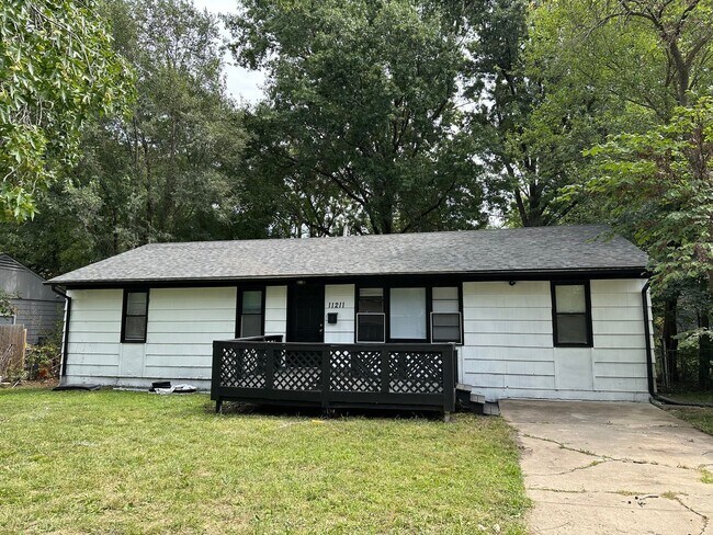 Primary Photo - 4 bed 1 bath