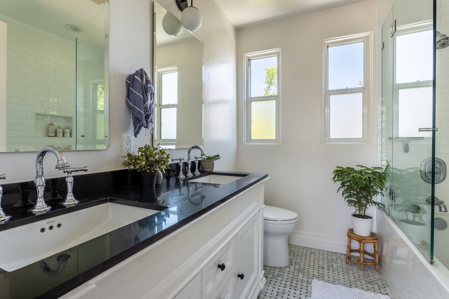 Building Photo - 1735 Bryn Mawr Ave