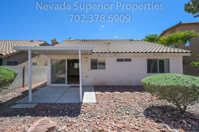 Building Photo - SE Single Story 3 Bedroom Home!!! Low Main...