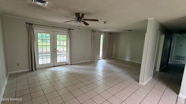 Building Photo - 301 Marie Antoinette St