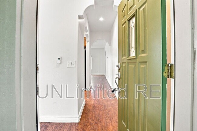 Building Photo - 3272 S Litzler Dr