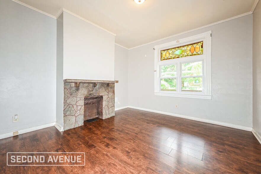 Building Photo - 802 Dubois St