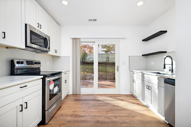 Building Photo - 4516 Mercier St