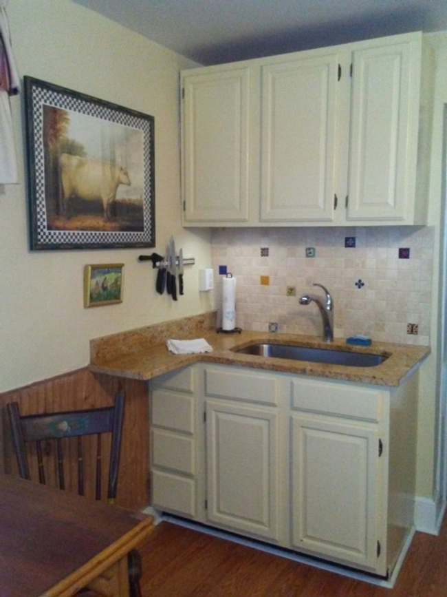 Building Photo - Fully Furnished First Floor Apartment