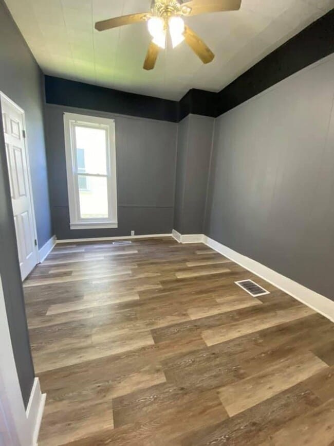 Building Photo - 2225 W Iowa St