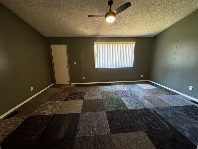 Living room - 385 Dorman Ave