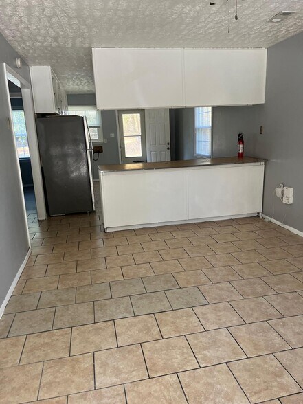 Building Photo - 212 Preston Ave