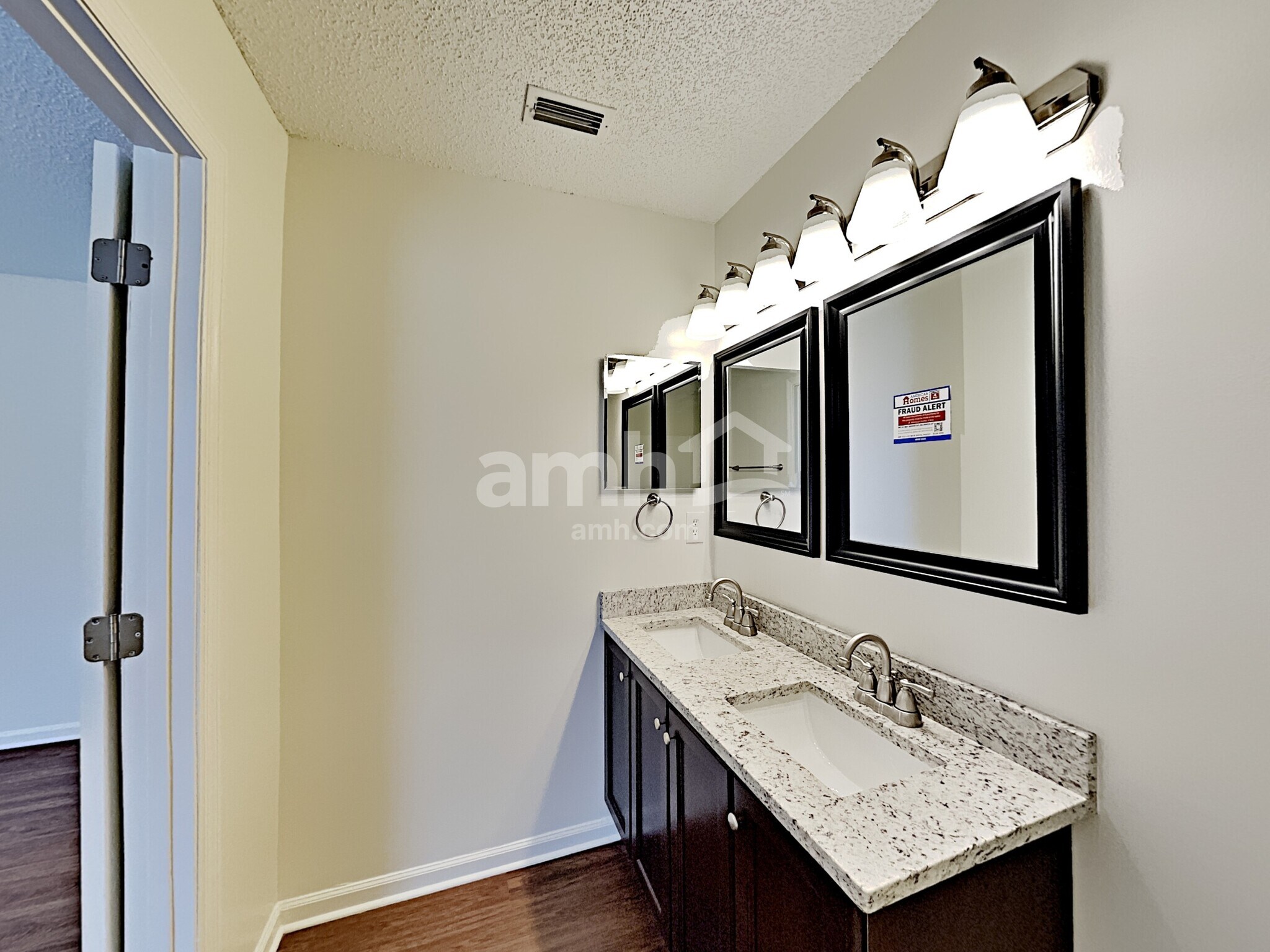 Building Photo - 3155 Olde Sutton Parke Dr