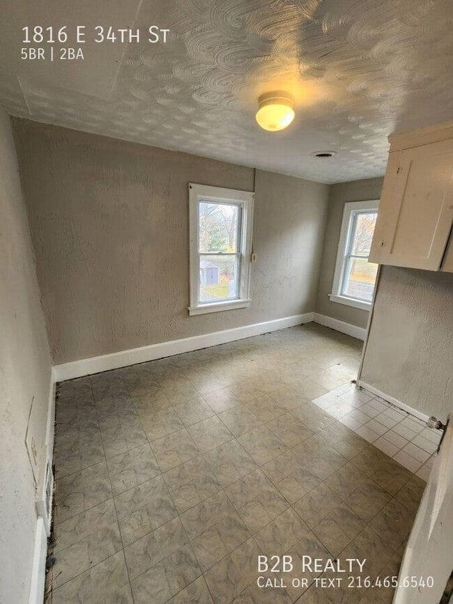 Building Photo - 1816 E 34th St