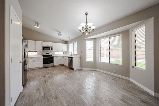 Building Photo - Welcome to this Charming 3 BEDROOM , 2 BAT...