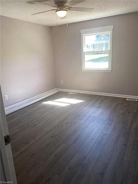 Building Photo - 233 S School St