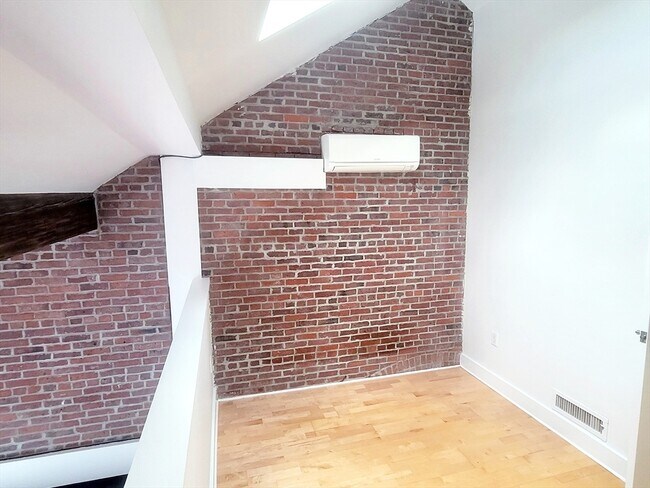 Building Photo - 42 8th St