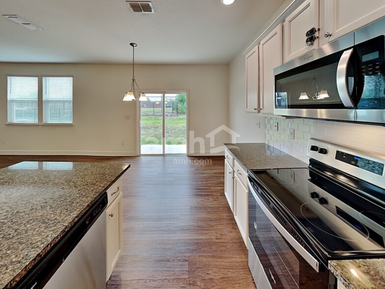 Building Photo - 8553 Highfield Ave