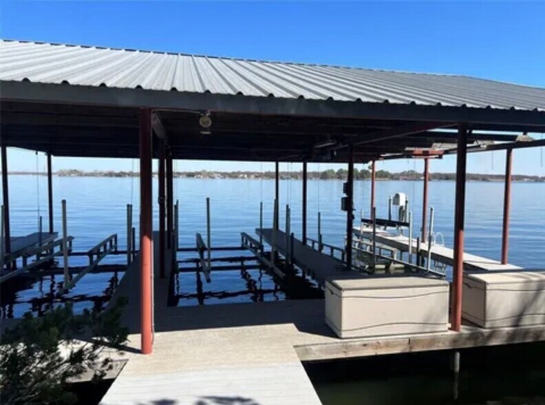 Building Photo - 7109 Lake Village Ct