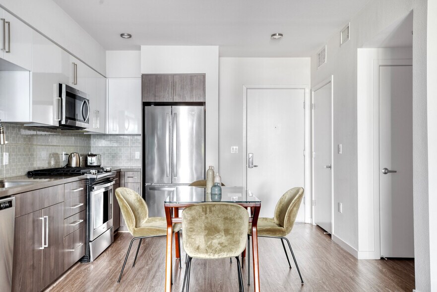 Building Photo - 650 E Capitol Ave