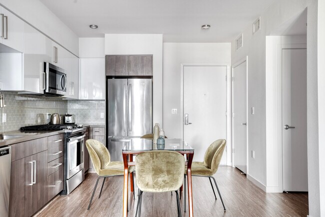 Building Photo - 650 E Capitol Ave