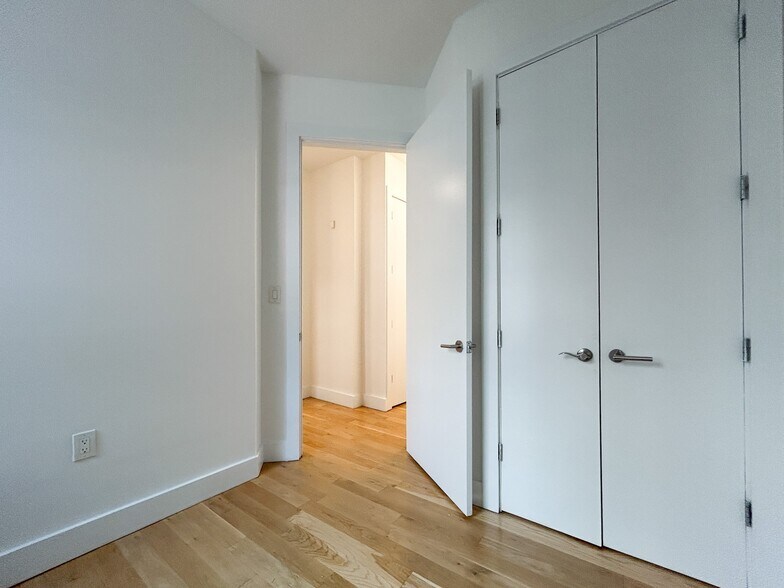 Building Photo - 605 W 137th St