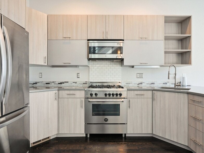 Building Photo - 1030 W 37th Ave