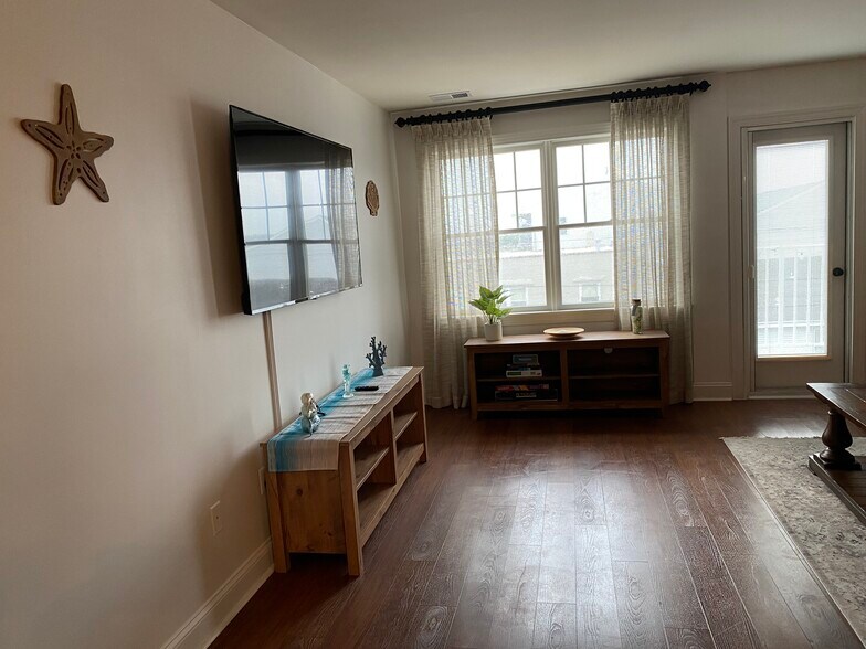 Building Photo - 202 Webster Ave