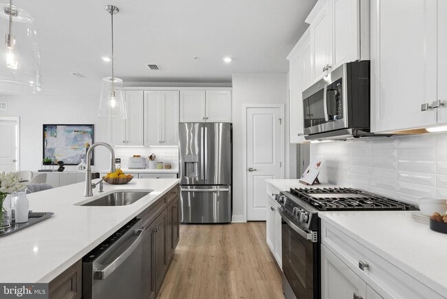 Building Photo - 1611 POTOMAC SHORES Pky