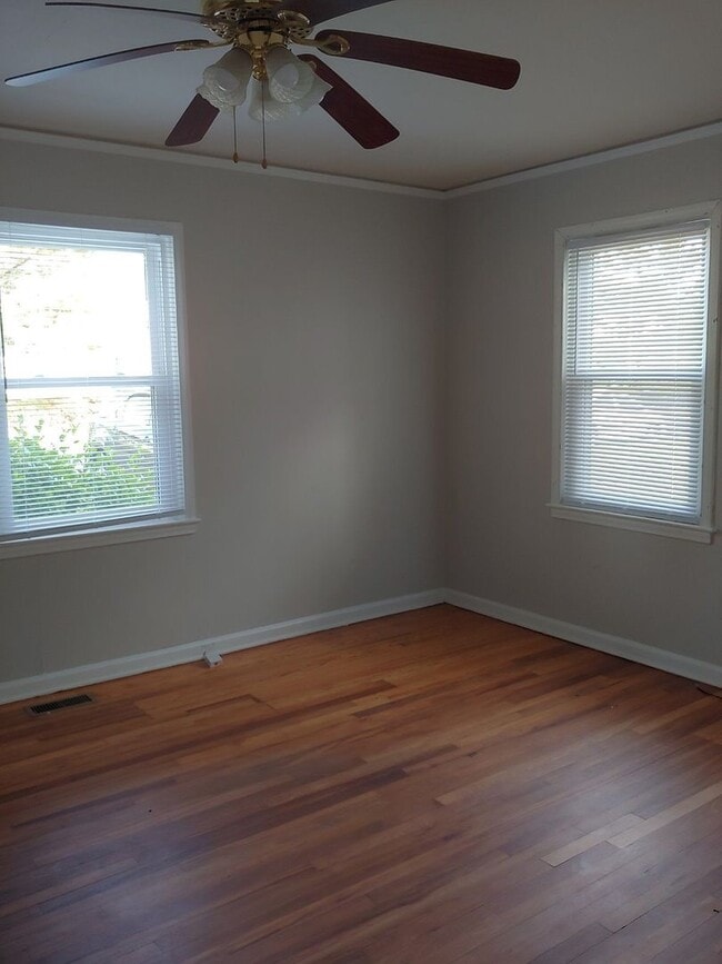 Building Photo - 602 Warren St