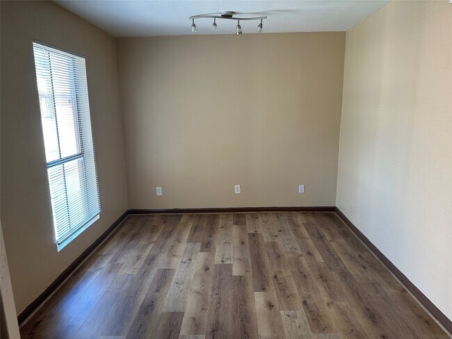 Building Photo - 10100 S Gessner Rd