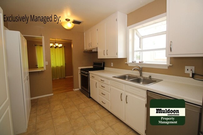 Building Photo - Nice 5 bedroom home with finished basement...