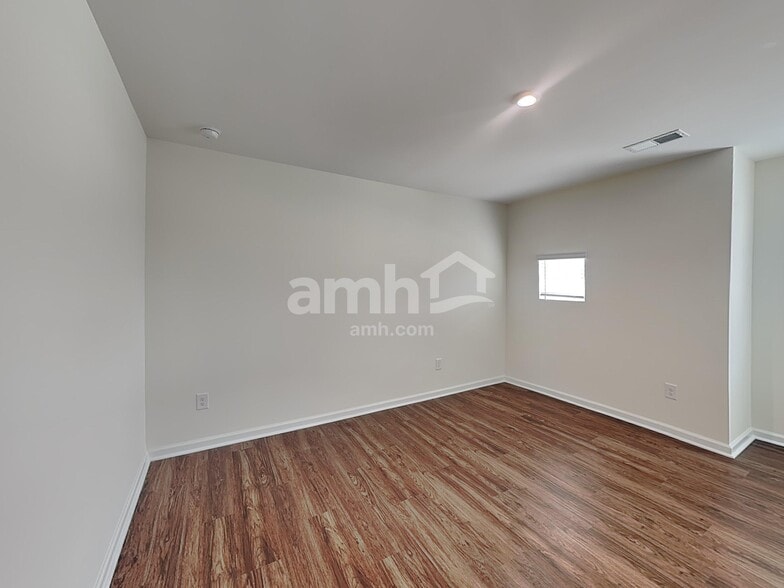 Building Photo - 5054 Twin River Dr