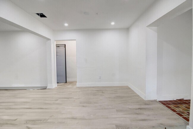 Building Photo - 736 NW 41st St