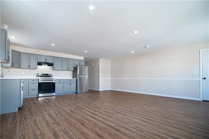 Building Photo - 84 Glenham St