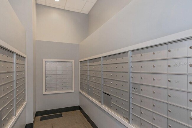 Building Photo - 1208 E Kennedy Blvd