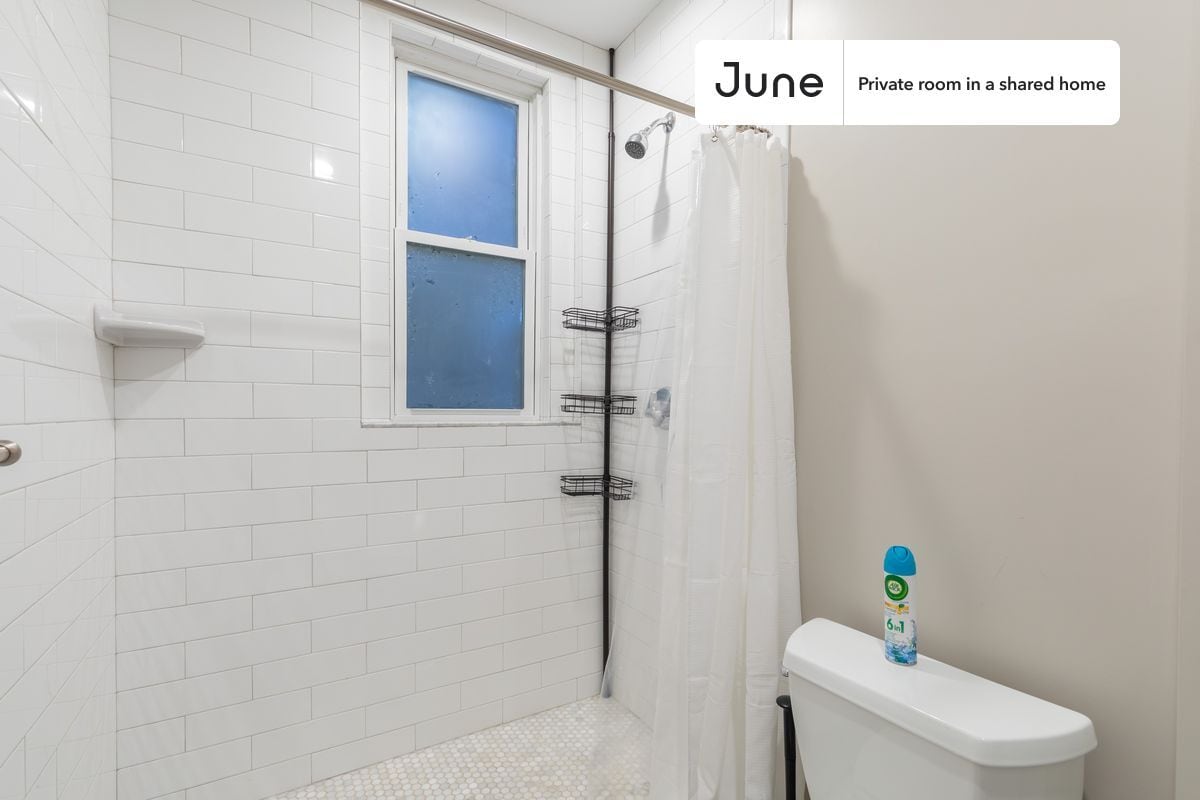 Building Photo - Room in Shared 3 bed/1 bath home in North End