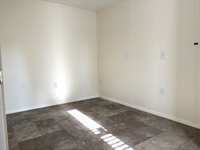 Building Photo - 903 Salters St