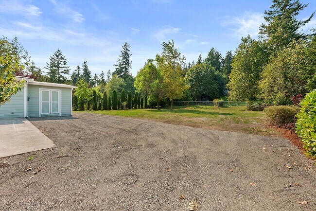 Building Photo - Updated 3-Bedroom Port Orchard Rambler with Covered Porch