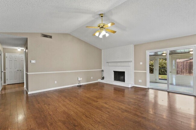 Building Photo - 1713 Richland Dr