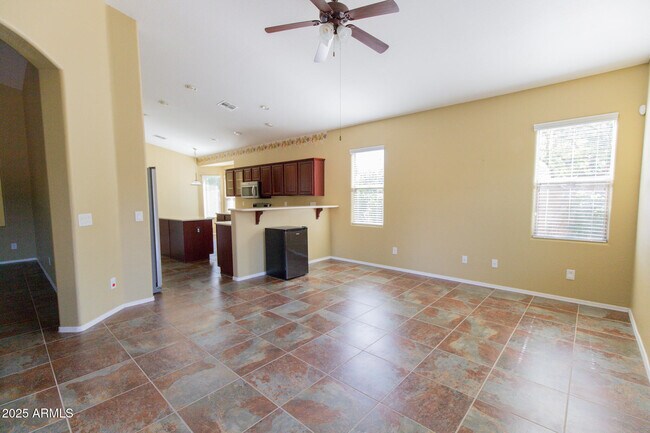 Building Photo - 2270 E Aloe Pl