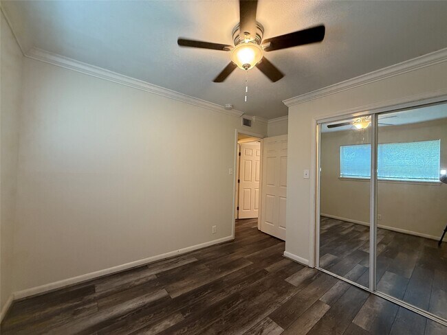 Building Photo - 1530 Heights Blvd