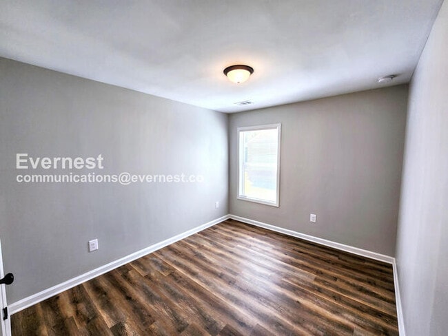 Building Photo - 634 Stowers Dr