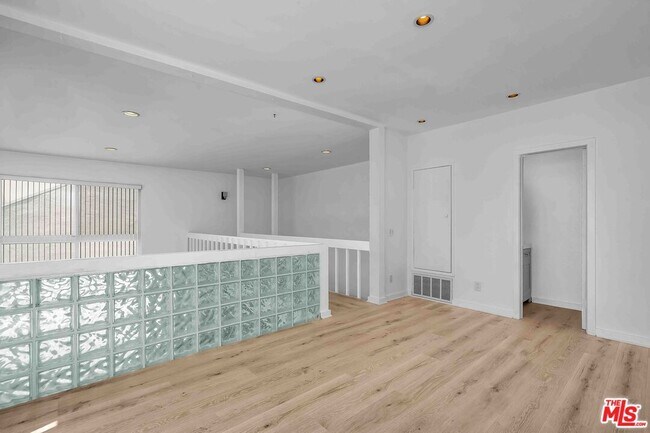 Building Photo - 15 63rd Ave