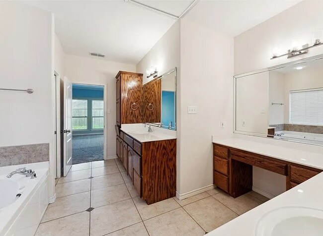 Building Photo - Beautiful 4BR / 3.5BA Home with Garage, Patio & Premium Features