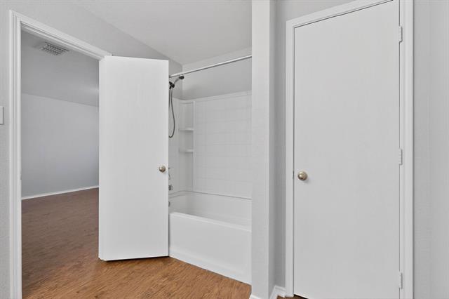 Building Photo - 407 Eisenhower Ln