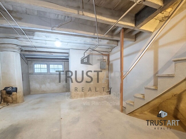 Building Photo - 1910 N Myrtlewood St