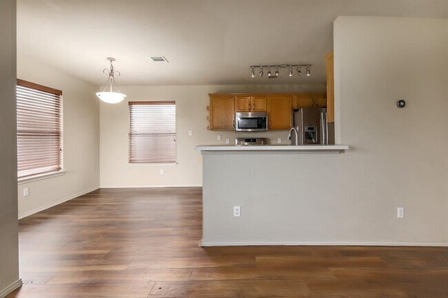 Building Photo - 1036 Doras Dr