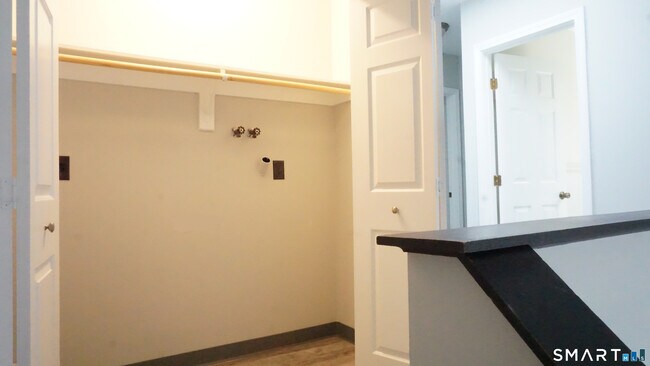 Building Photo - 234 Willow Springs