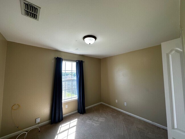 Building Photo - 1141 High Meadow Dr