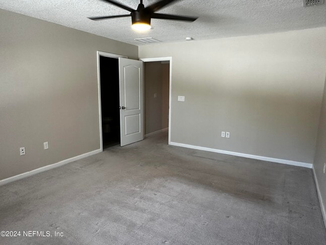Building Photo - 7371 Palm Hills Dr