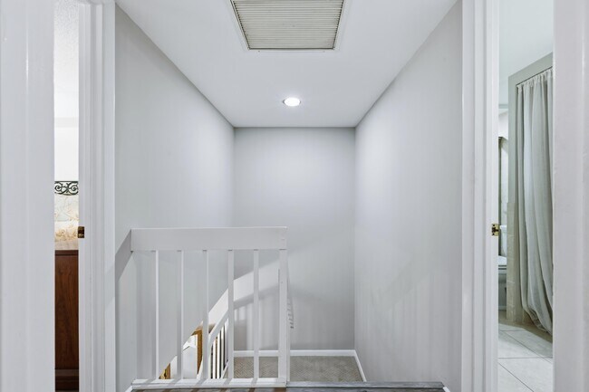 Building Photo - 605 6th Terrace