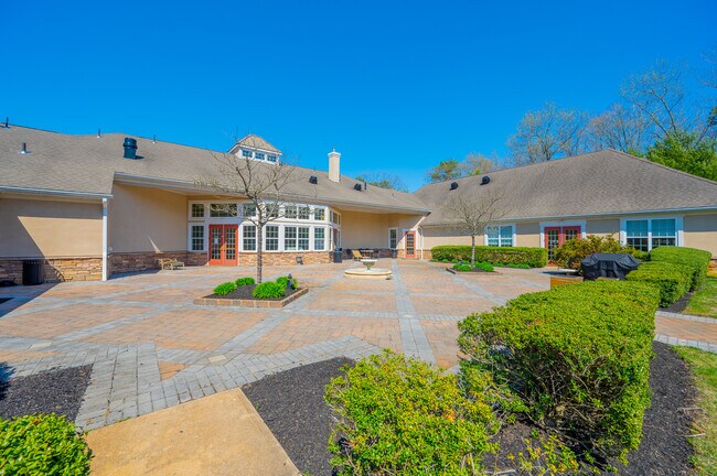 Building Photo - 630 Sophee Ln