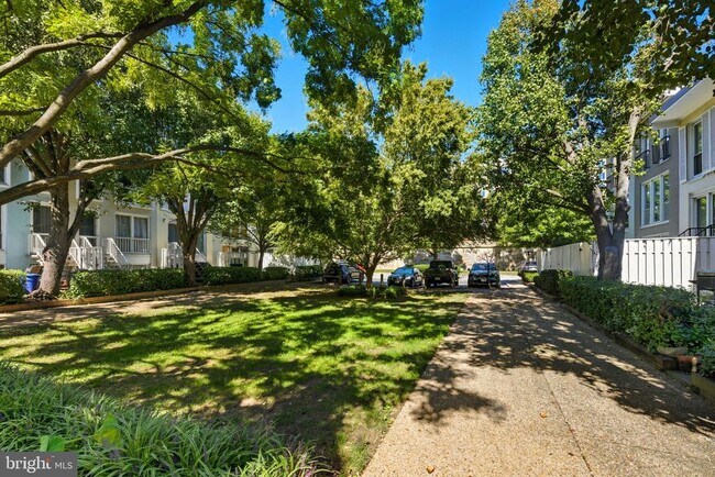 Building Photo - 237 G St SW